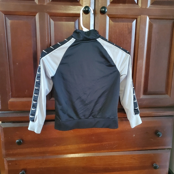 NIKE Zip Up Jacket - Picture 6 of 6